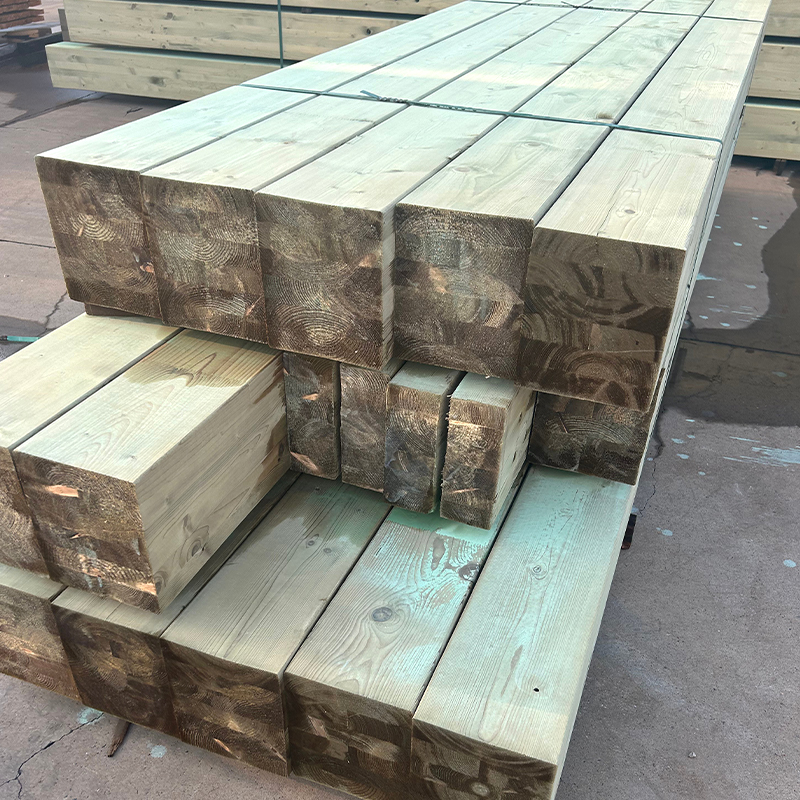 Vuren onder druk behandeld hout Vuren onder druk behandeld hout