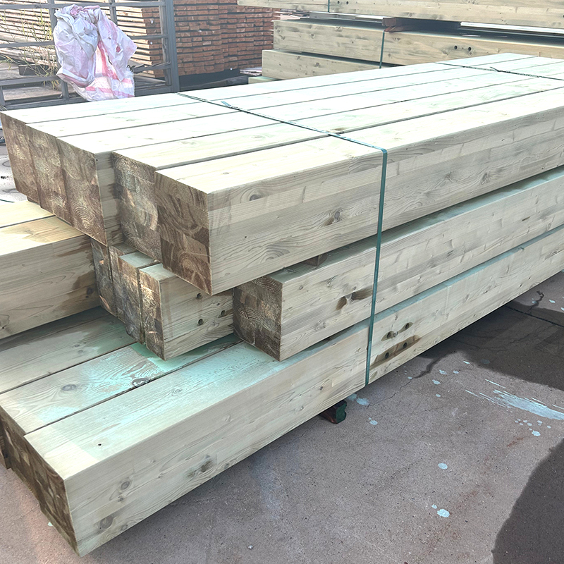 Vuren onder druk behandeld hout