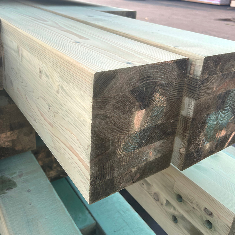 Vuren onder druk behandeld hout Vuren onder druk behandeld hout
