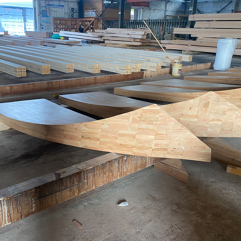Douglas spar speciaal gevormd gelamineerd hout
